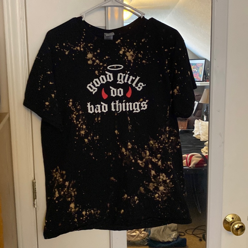 black/bleached tee